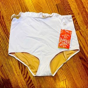 Kortni Jeane ribbed white cascading ruffle bottom